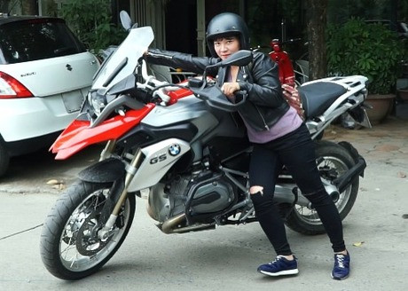 Hội chị em tỏ ra rất đồng cảm bởi nhiều người còn phải xuống xe đứng dừng đèn đỏ, ngày nào cũng khổ tâm vì chiều cao khiêm tốn.