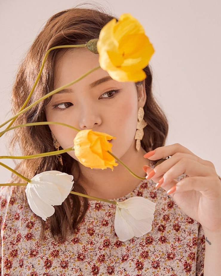 Jin Soo cũng là người mẫu plus size xinh đẹp được nhiều người chú ý. Cô bạn này cao 1m64 và nặng khoảng 70kg. Nhưng điều này không khiến cô kém xinh đẹp.