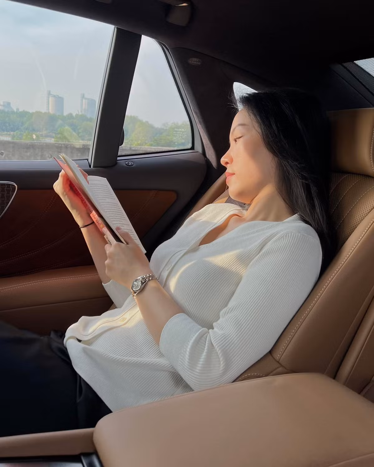 Hà Trúc nói: "Càng lúc mình càng thấy không phải cứ kiêng tinh bột là giảm cân, vì đơn giản là bạn không thể kiêng tinh bột suốt đời được (chỉ có thể phù hợp với các bạn ép cân thôi), thay vào đó, mình bắt đầu chọn chế độ ăn khoa học hơn, chú tâm vào việc nạp cái gì vào cho cơ thể".