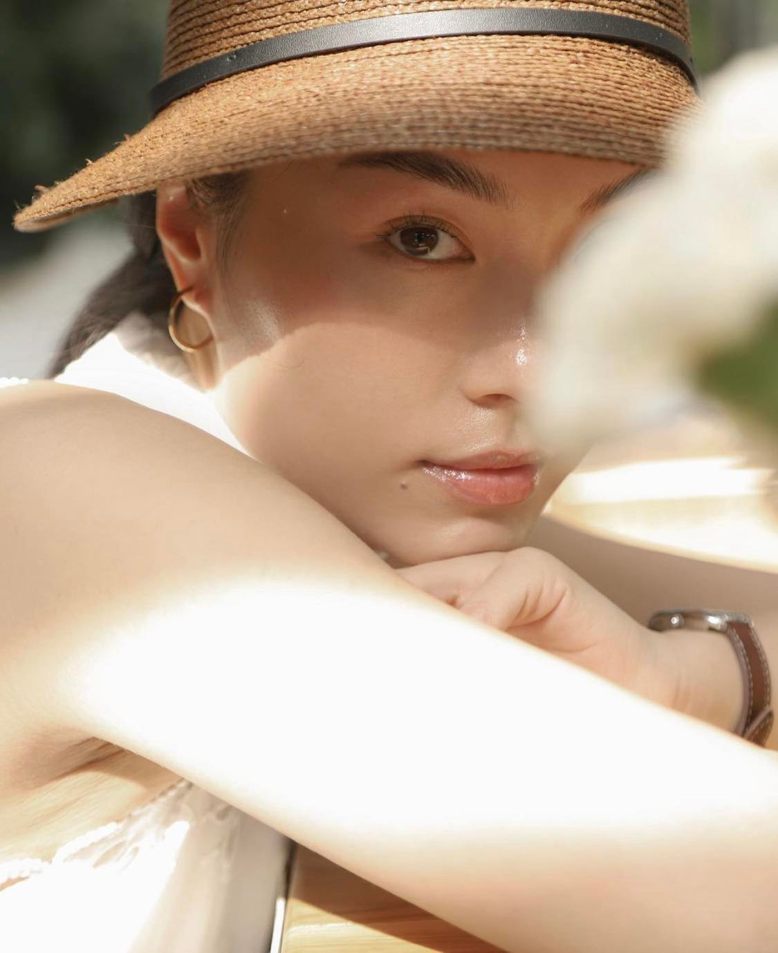 Trước đó, Lê Hà Trúc từng gây chú ý trên mạng xã hội bởi câu chuyện "lột xác" ngoạn mục, từ một cô nàng ú na ú nần thành hot girl xinh đẹp.