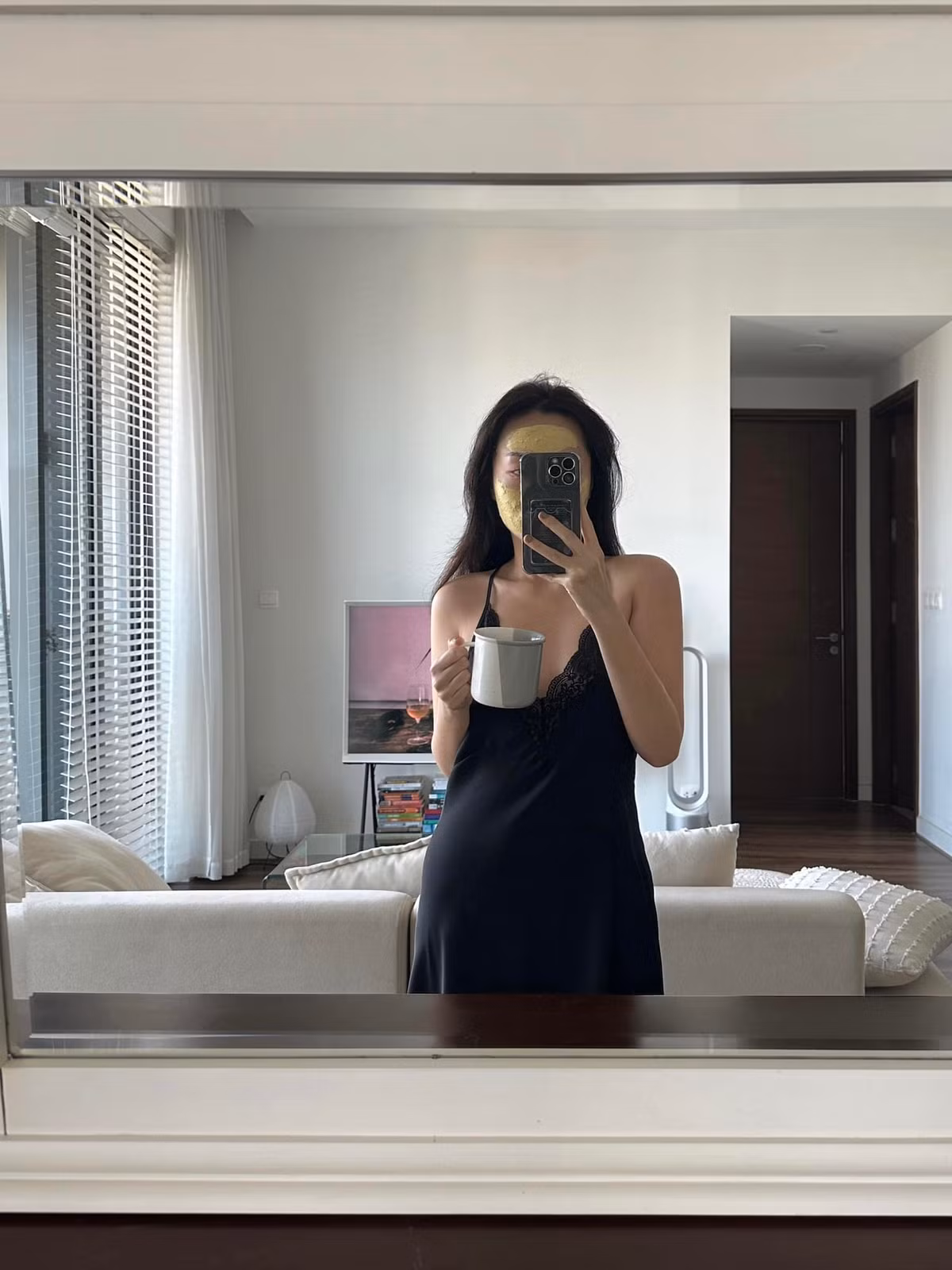 Đây là lý do vì sao Hà Trúc luôn phải duy trì chế độ ăn uống khoa học, kết hợp tập luyện thể thao nhằm giữ được thân hình mảnh mai.