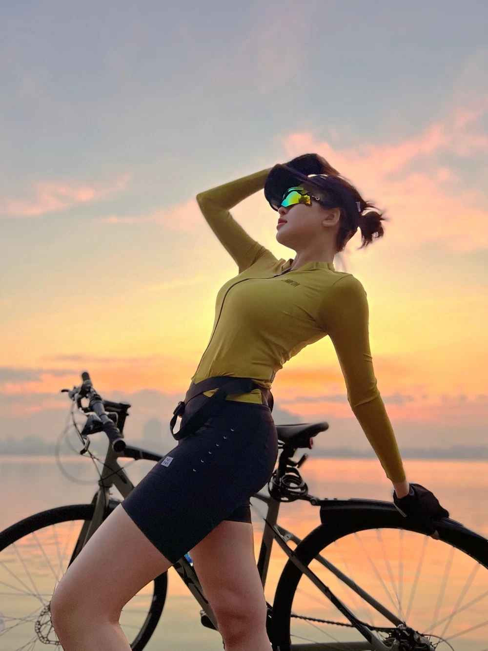 Đặc biệt, cuối năm 2020, Trâm Anh đã sắm chiếc xe hơi Mini Cooper S có giá khoảng 2 tỷ đồng khiến nhiều người xuýt xoa về năng lực tài chính của cô. Tuy nhiên cô nàng đã lên tiếng cho biết, mẹ là "nhà tài trợ kim cương" cho vụ mua xe này chứ "mình làm gì có tiền mà mua".