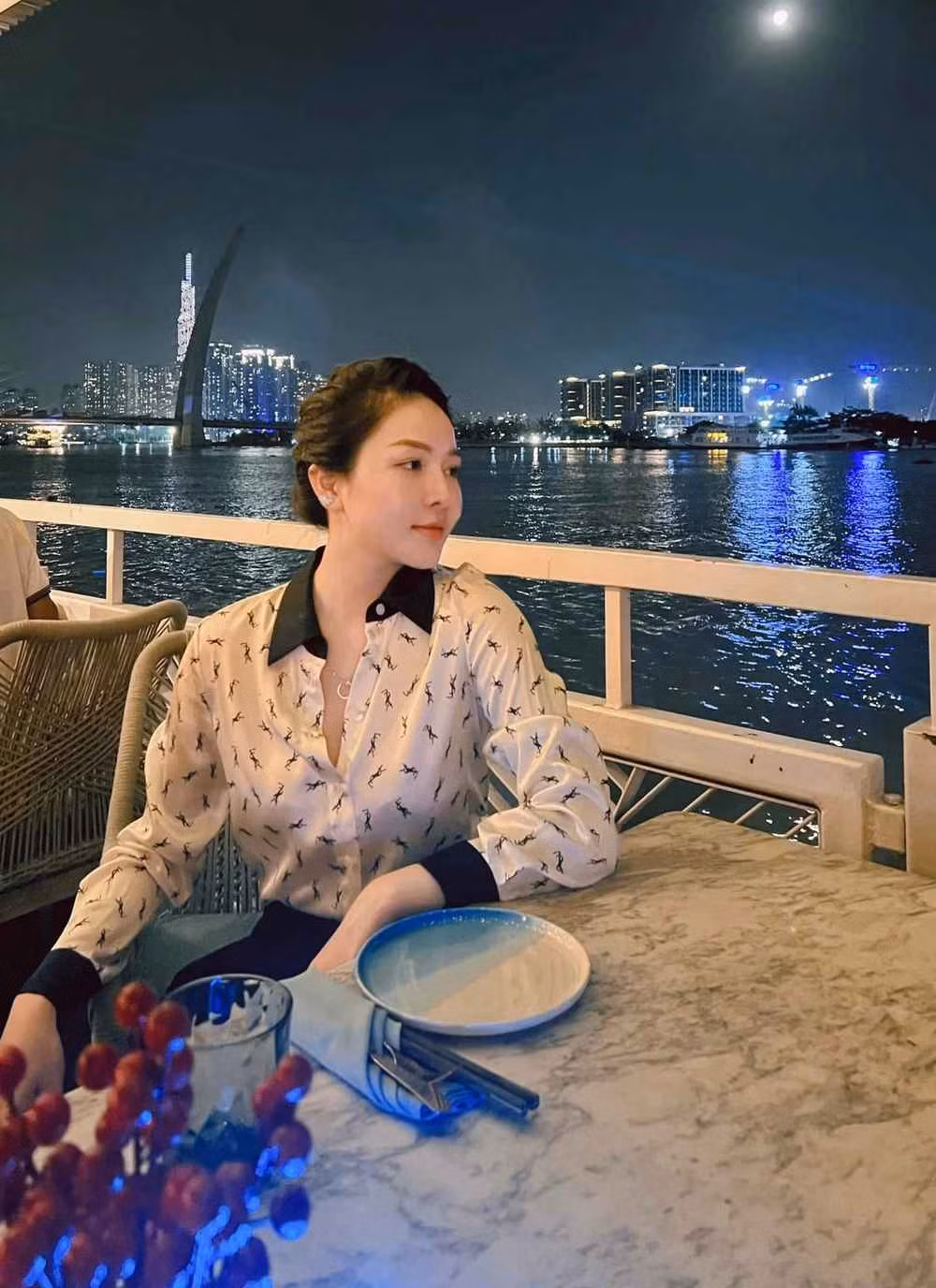 Trên trang cá nhân, Trâm Anh thường xuyên đăng tải nhưng khoảnh khắc lên đồ đi chơi, du lịch khắp nơi cùng bạn bè, gia đình.