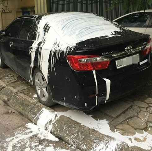 Sơn và bút xóa đều có thể trở thành công cụ "trừng phạt" những chiếc xe đỗ sai.