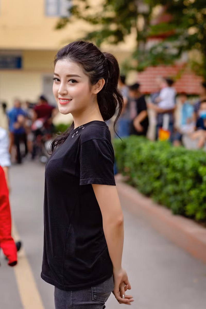 Á hậu Huyền My vốn nổi tiếng với gương mặt tự nhiên thế nhưng mới đây, cô nàng khiến không ít lần tá hỏa khi để lộ nhiều điểm khác lạ đặc biệt là ở chiếc mũi.