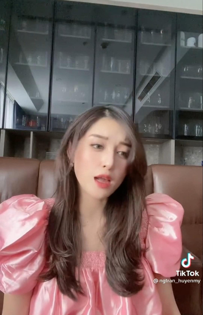 Cụ thể, mới đây trên tài khoản Tik Tok các nhân, Nguyễn Trần Huyền My bất ngờ đăng tải đoạn clip đang bắt trend. Tuy nhiên, gương mặt thiếu tự nhiên của cô mới là tâm điểm chú ý.