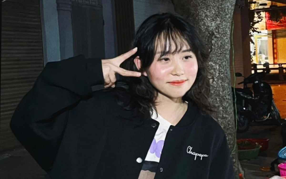 Nhiều người vô cùng xúc động khi nhìn thấy hình ảnh của Nhật Lệ, cô gái nhỏ nhắn, sẵn sàng "lăn xả" ở mọi lúc, mọi nơi để vận hành công việc cùng em trai với khoảng cách địa lý xa xôi.