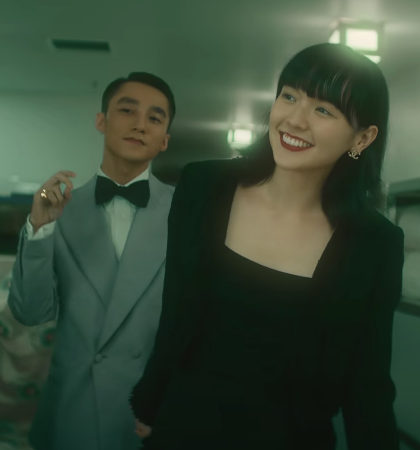 Cụ thể, đoạn video kéo dài vỏn vẹn 12 giây ghi lại cảnh Hải Tú đang cố gắng thực hiện một cảnh quay khá khó trong MV. Khi được người khác hỏi cảm giác sao, "gà cưng" của Sơn Tùng M-TP lập tức trả lời: "Dạ em ổn".