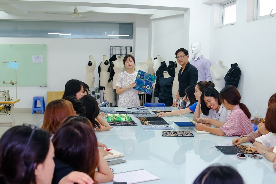 Hiện tại, Midu được nhận xét ngày càng xinh đẹp, tài giỏi. Mặc dù làm nhiều công việc một lúc như kinh doanh, đóng phim, làm giảng viên nhưng ở lĩnh vực nào người đẹp cũng gặt hái được thành công nhất định.