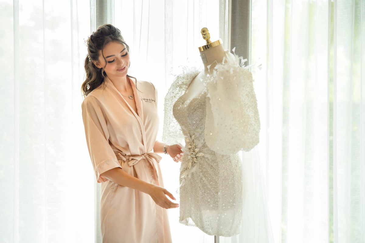 Vợ Bùi Tiến Dũng rất ủng hộ công việc của chồng, cô thường xuyên xuất hiện trong trận thi đấu để cổ vũ cho anh.