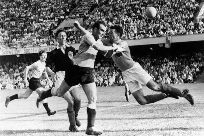 Kỳ World Cup đầu tiên của Scotland không diễn ra suôn sẻ khi họ để thua cả 2 trận. Đáng chú ý nhất là thảm bại 0-7 trước Uruguay.