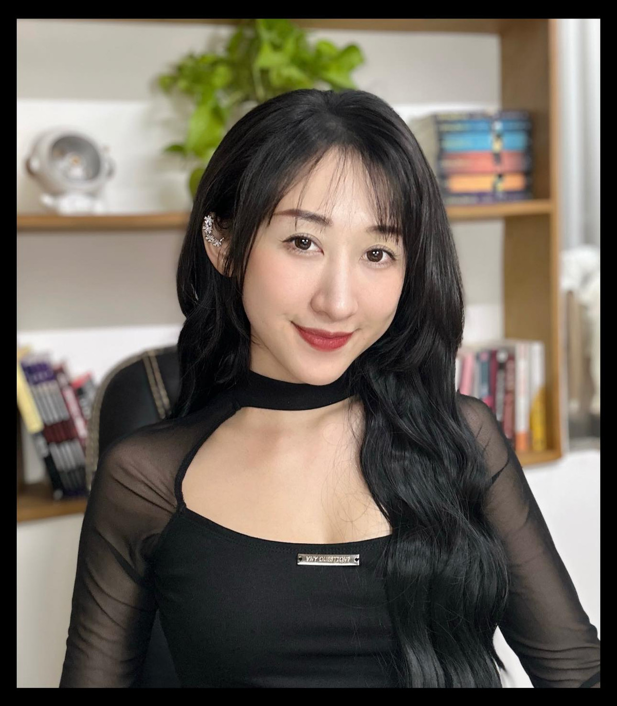 Với sự biến hóa duyên dáng cùng phương pháp giảng dạy tiếng Anh độc đáo, cô Tiên Tinker không chỉ truyền đạt kiến thức mà còn truyền lửa đam mê ngôn ngữ này tới rất nhiều netizen.