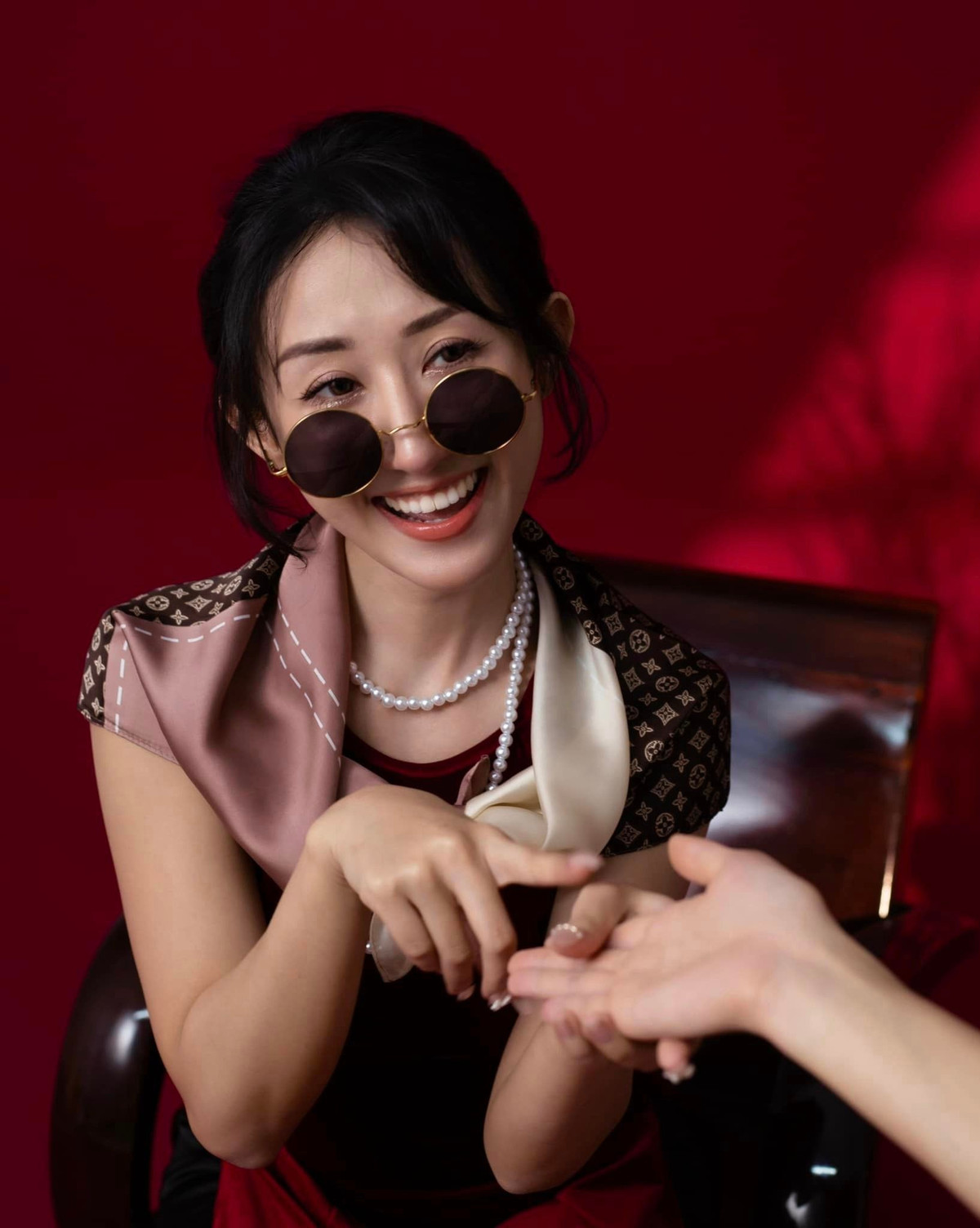 Vào năm 19 tuổi, cô Thủy Tiên còn có cơ hội trở thành Đại sứ Du lịch trẻ đại diện Sở Du Lịch TP.HCM sang Phnom Penh, Campuchia để thuyết trình về du lịch Việt Nam đến bạn bè quốc tế.