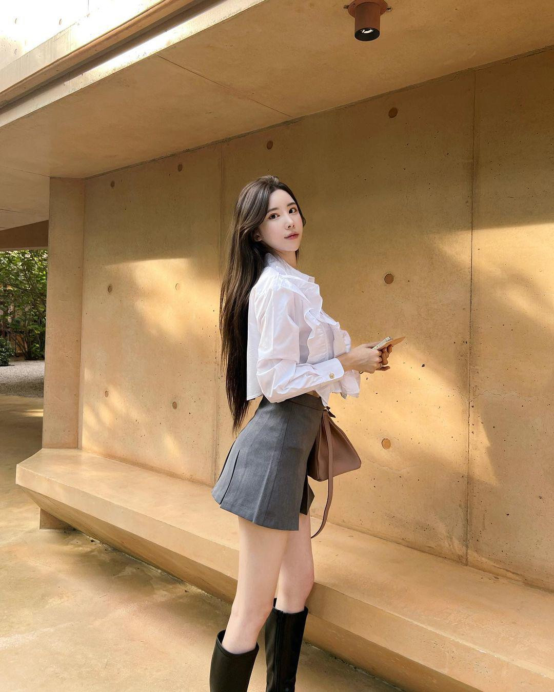 Là CEO của một thương hiệu quần áo, Sarah rất biết cách chọn lựa trang phục tôn dáng khi tập thể thao lẫn lúc ở nhà, đi chơi,...