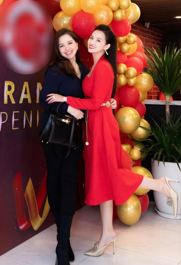 Mới nhất trên trang cá nhân, Phanh Lee khoe loạt ảnh khi được người khác chụp.