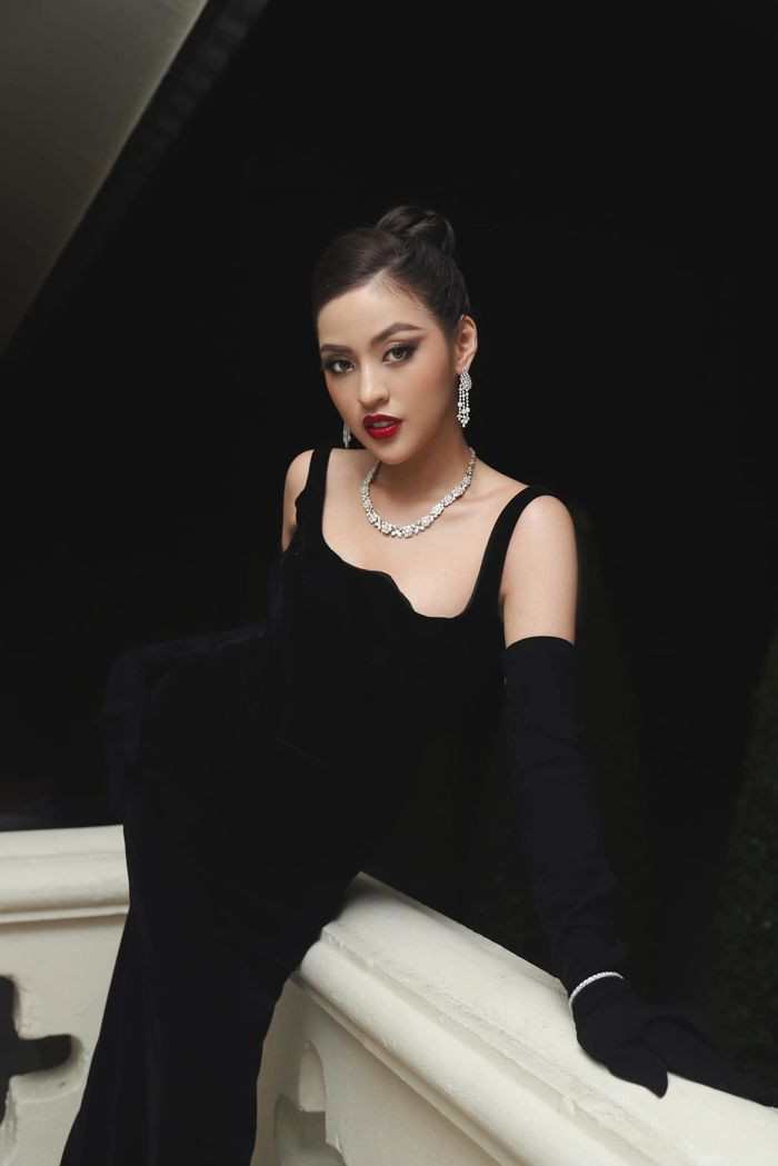 Tổng hòa mọi đường nét của Trần Thanh Tâm cũng chưa thật sự sắc sảo như bây giờ. Chính vì vậy, khi so sánh với hiện tại, nhiều dân mạng phải thốt lên rằng: “Cô nàng dậy thì quá thành công”.