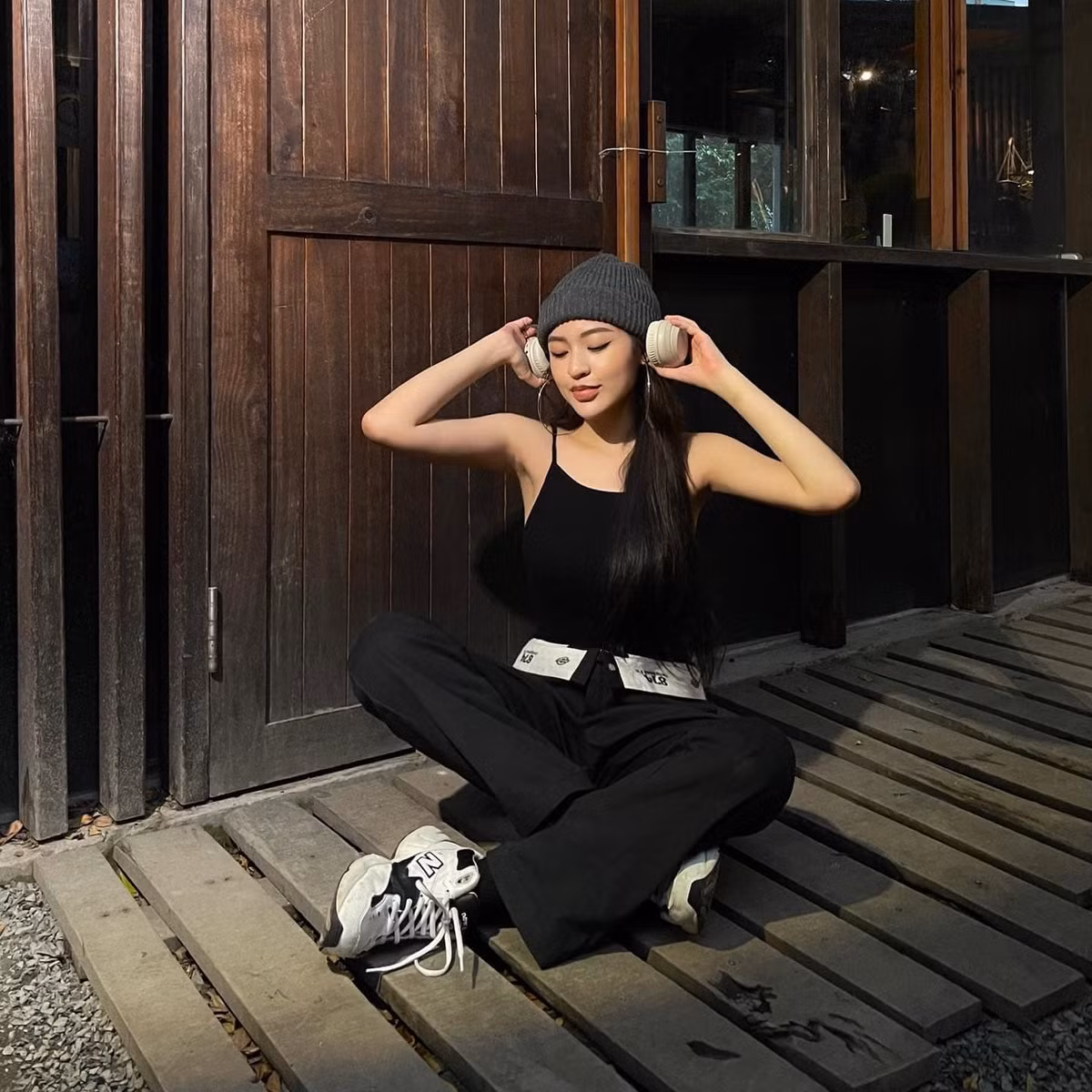 Trần Thanh Tâm không ngần ngại khoe những bức ảnh cực fashion trên trang cá nhân.