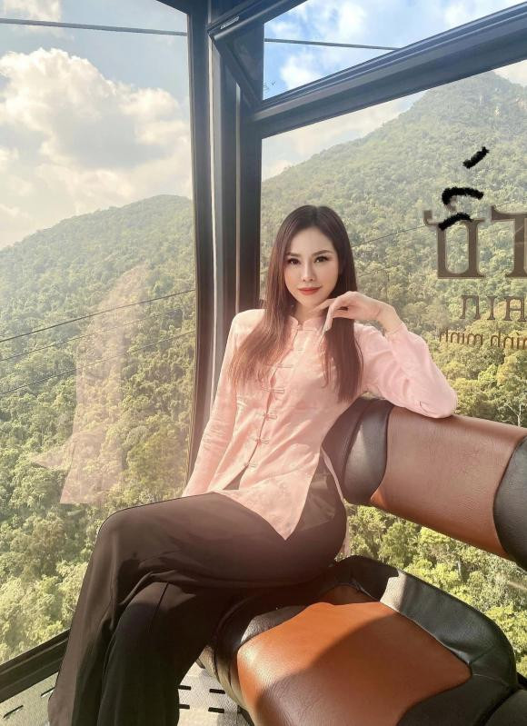 Dù đã là mẹ của hai con nhưng body gợi cảm của Lan Phương vẫn làm bao người ngưỡng mộ.