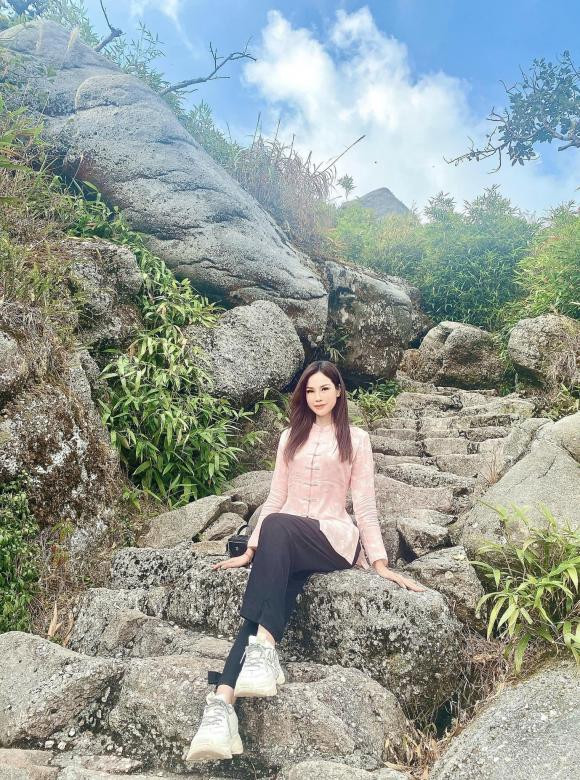 Chính từ những chiếc ảnh siêu xịn này mà Đào Lan Phương đã để lộ hình xăm vị trí hiểm, thậm chí có kích cỡ lớn.