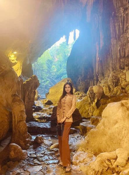 Con dâu tỷ phú Hoàng Kiều không phụ sự mong đợi của netizen khi thường xuyên cập nhật hình ảnh sống trong nhung lụa trên trang cá nhân.