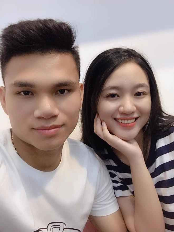 Đến 24/9 cùng năm, gia đình nhỏ của Xuân Mạnh hạnh phúc đón con gái đầu lòng tại một bệnh viện ở thành phố Vinh, Nghệ An.