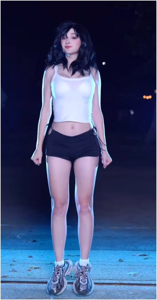 Mới đây, queenfesch6 đã thực hiện một màn biến hình ấn tượng, hóa thân thành một nhân vật với trang phục gợi cảm và những động tác nhảy quyến rũ.