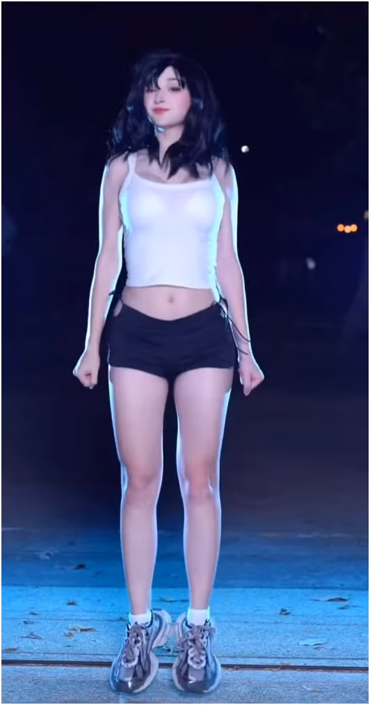 Mới đây, queenfesch6 đã thực hiện một màn biến hình ấn tượng, hóa thân thành một nhân vật với trang phục gợi cảm và những động tác nhảy quyến rũ.