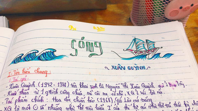 Trước đó, những chiếc vở ghi Ngữ Văn cũng từng là chủ đề bàn tán khi những tựa đề bài viết được trang trí vô cùng đẹp.
