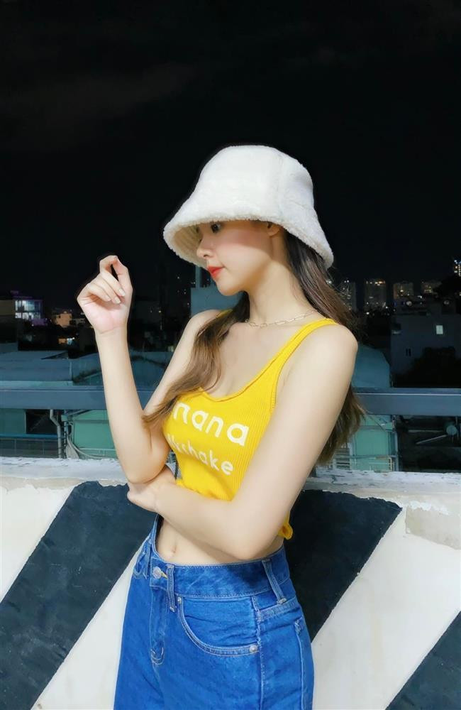 Ngày Valentine, chẳng cần phải là hội có đôi có cặp mà dân FA, hội sắp có bồ cũng tích cực trên đường đua thả thính. Điển hình trong số đó phải kể đến Midu.