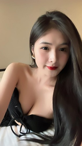 Quỳnh Alee từng chứng minh cho cư dân mạng thấy rằng thân hình mũm mĩm ngày xưa chỉ còn là “dĩ vãng”. Thay vào đó, giờ cô nàng sở hữu body hút mắt với vòng nào ra vòng đó.
