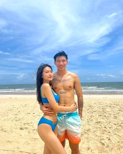 Từ thời điểm để lộ hint hẹn hò, cả Văn Hậu và Hải My luôn chọn cách sống kín tiếng, ít khi để lộ ảnh chụp chung.