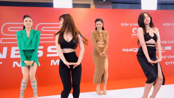 Không những vậy, cặp đôi TikToker Lê Bống và Trần Thanh Tâm còn mở luôn lớp dạy nhảy TikTok cho 2 giám khảo Kỳ Duyên và Thúy Vân.