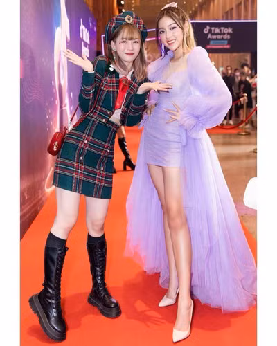 Lê Bống và Trần Thanh Tâm là 2 hot TikToker nổi tiếng trên mạng xã hội, được biết đến với những video giải trí đáng yêu, hai hiện tượng mạng này đang làm chao đảo khắp MXH.