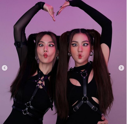 Được biết, bộ ảnh này hai nàng TikToker đã vào vai Bella Poarch - TikToker nổi tiếng thứ 3 trên thế giới.