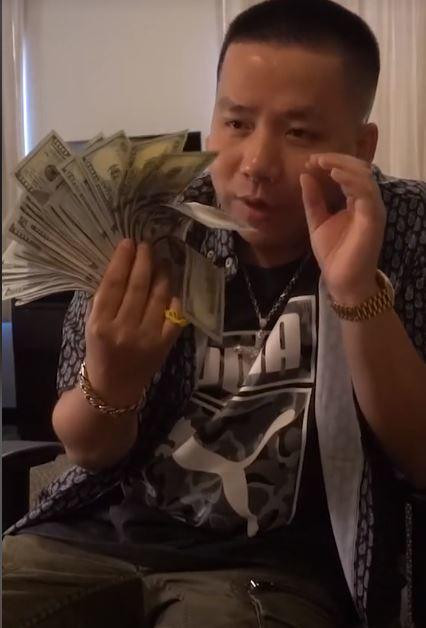 Khoa Pug cho biết anh ngán ngẩm khi nghe thấy những lời nói như thế. Hiện tượng mạng 9X còn dí dỏm khẳng định, ngày anh sa cơ lỡ nghiệp như thế chắc chắn còn rất xa.