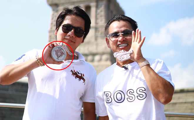 Khoa Pug sinh năm 1992, được mệnh danh là “YouTuber chịu chơi nhất Việt Nam”. Anh sẵn sàng bỏ ra số tiền lớn để trải nghiệm và review các dịch vụ đắt đỏ cho khán giả xem, từ lái xe tăng, nghỉ ngơi ở nhà hàng đắt đỏ hay tham quan tàu chiến, trạm du hành vũ trụ... Năm 2022, anh gây xôn xao mạng xã hội khi chi hơn 5 tỷ đồng để phẫu thuật kéo chân, nâng chiều cao thêm 8cm.