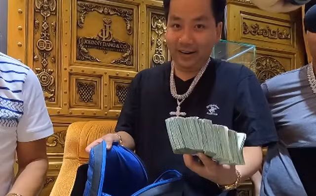 Khoa Pug kể, bản thân là người yêu thích du lịch, trải nghiệm nên không muốn bó buộc bản thân trong một công việc duy nhất hay chạy theo việc kiếm tiền.