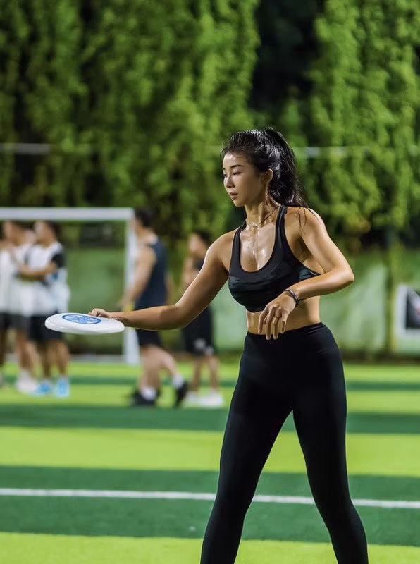 Nhiều người từng cho rằng, Zhang Manyuan thành công nhờ vào vóc dáng gợi cảm của mình.