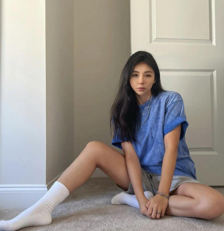 Thực tế, Sohu nhận định, nữ MC 29 tuổi thường được chọn phỏng vấn các siêu sao bóng rổ nhờ có kiến thức chuyên môn và thông thạo tiếng Anh.