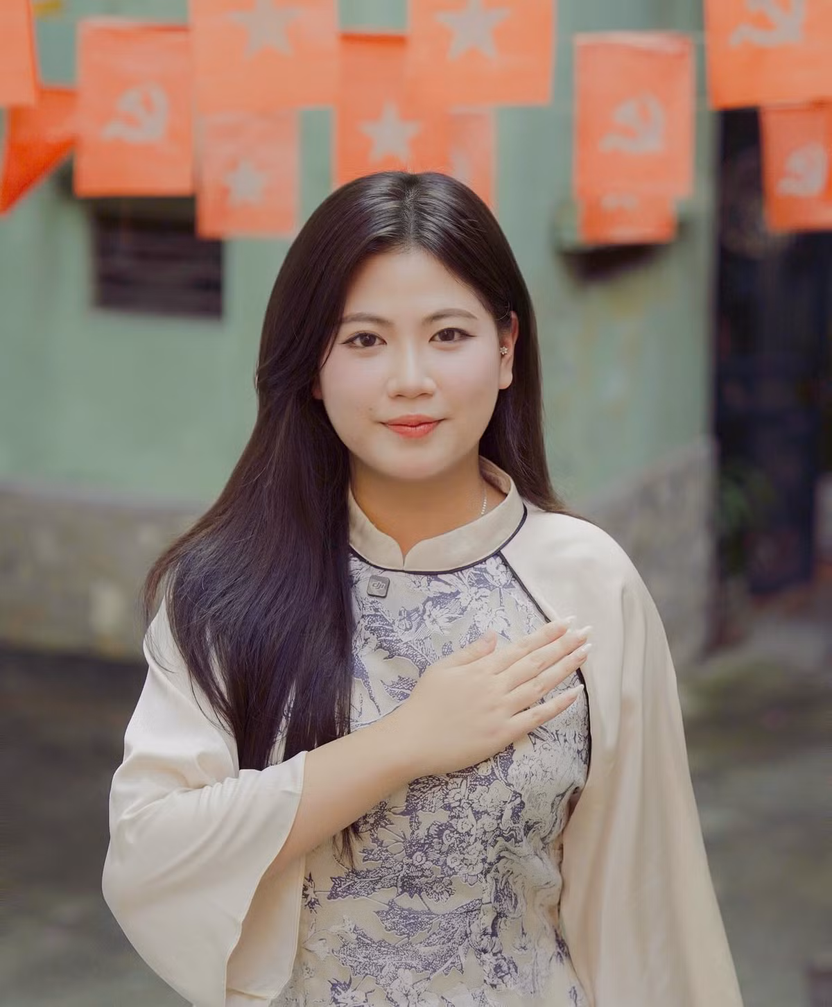 Xoài Phạm không nói rõ lý do “đường ai nấy đi” với bạn trai cũ. Bên cạnh đó, cô cũng mong cộng đồng mạng không mất quá nhiều thời gian để đồn đoán về chuyện tình yêu của mình kết thúc trong yên bình hay ồn ào.