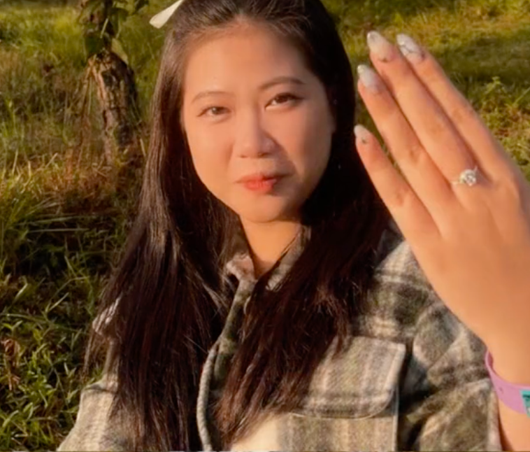 Với những ai theo dõi Xoài Phạm trong thời gian 1 năm trở lại nay đều biết, cô nàng từng công khai có bạn trai, cả hai cũng cùng nhau quay một số video nội dung couple trên MXH.