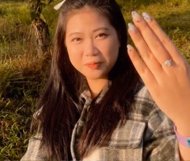 Với những ai theo dõi Xoài Phạm trong thời gian 1 năm trở lại nay đều biết, cô nàng từng công khai có bạn trai, cả hai cũng cùng nhau quay một số video nội dung couple trên MXH.