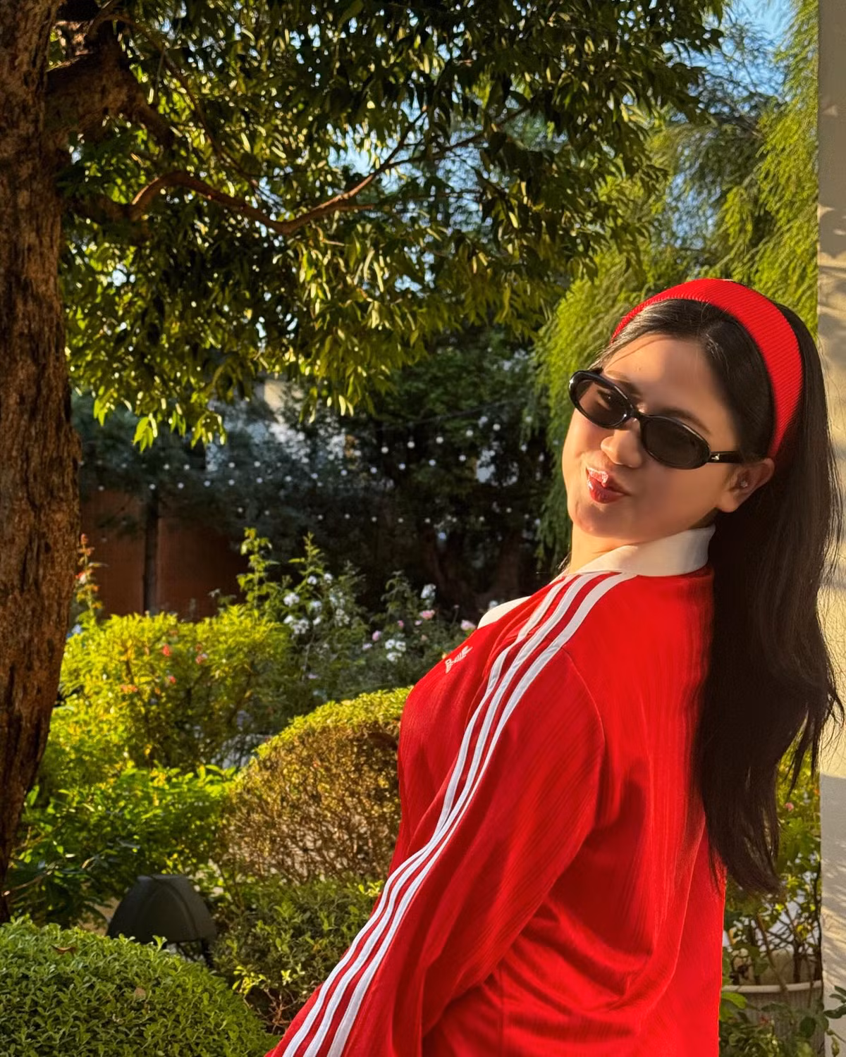 Xoài Phạm bày tỏ: “Hiện tại mình đang độc thân và cũng đã được một thời gian rồi. Mình đang trong quá trình tạm gọi là sắp xếp, tìm hiểu bản thân và mở lòng với những mối quan hệ mới sắp tới với mình. Nếu để nói chuyện này vào thời điểm tháng 6 thì mình chưa sẵn sàng nhưng ở hiện tại mình đã sẵn sàng rồi”.