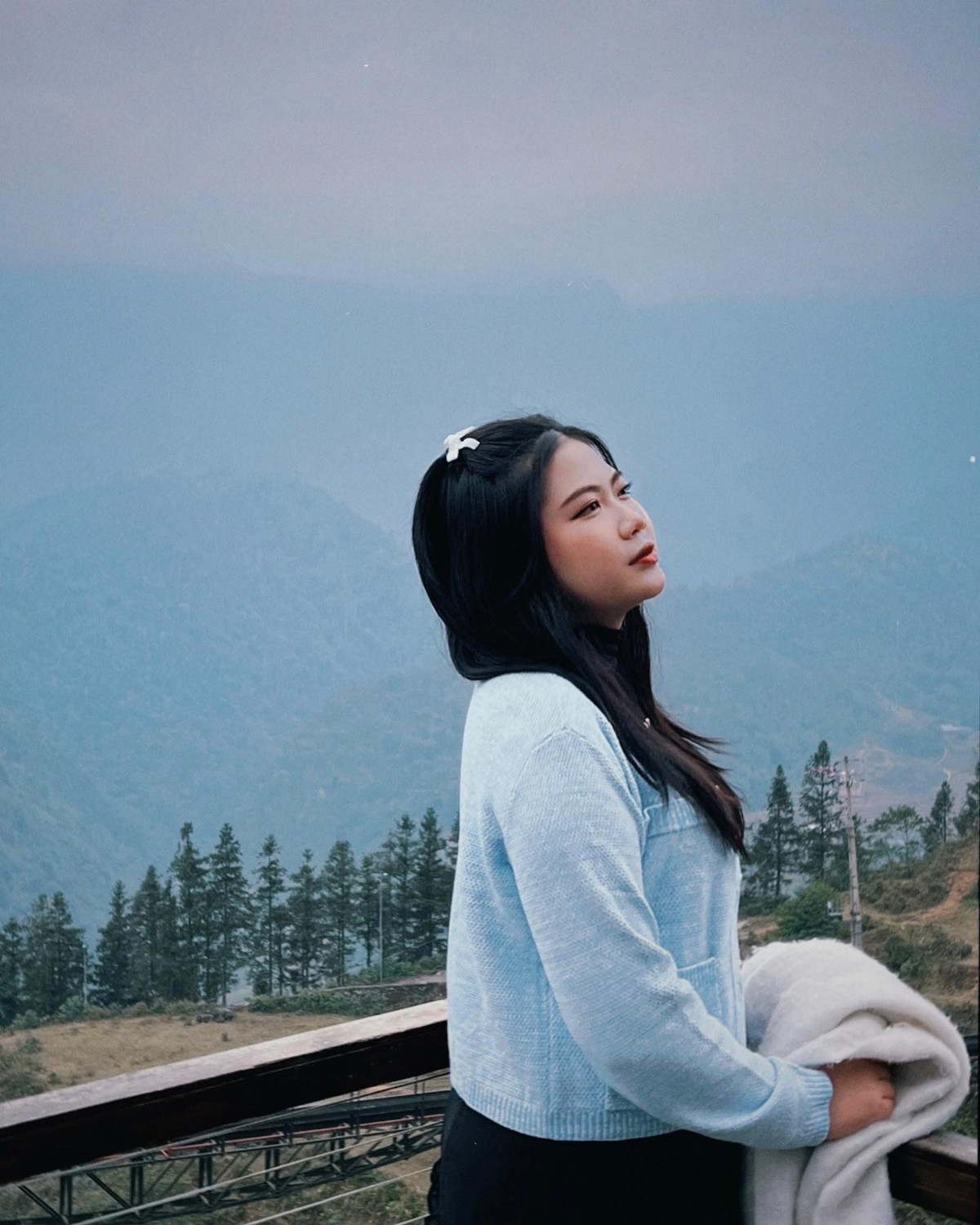 Sau đó, Xoài Phạm còn nhận được nhiều sự chú ý hơn khi trở thành “bản hợp đồng số 1” của PewPew, đầu quân cho công ty của nam streamer và chuyển hướng sang livestream bán hàng.