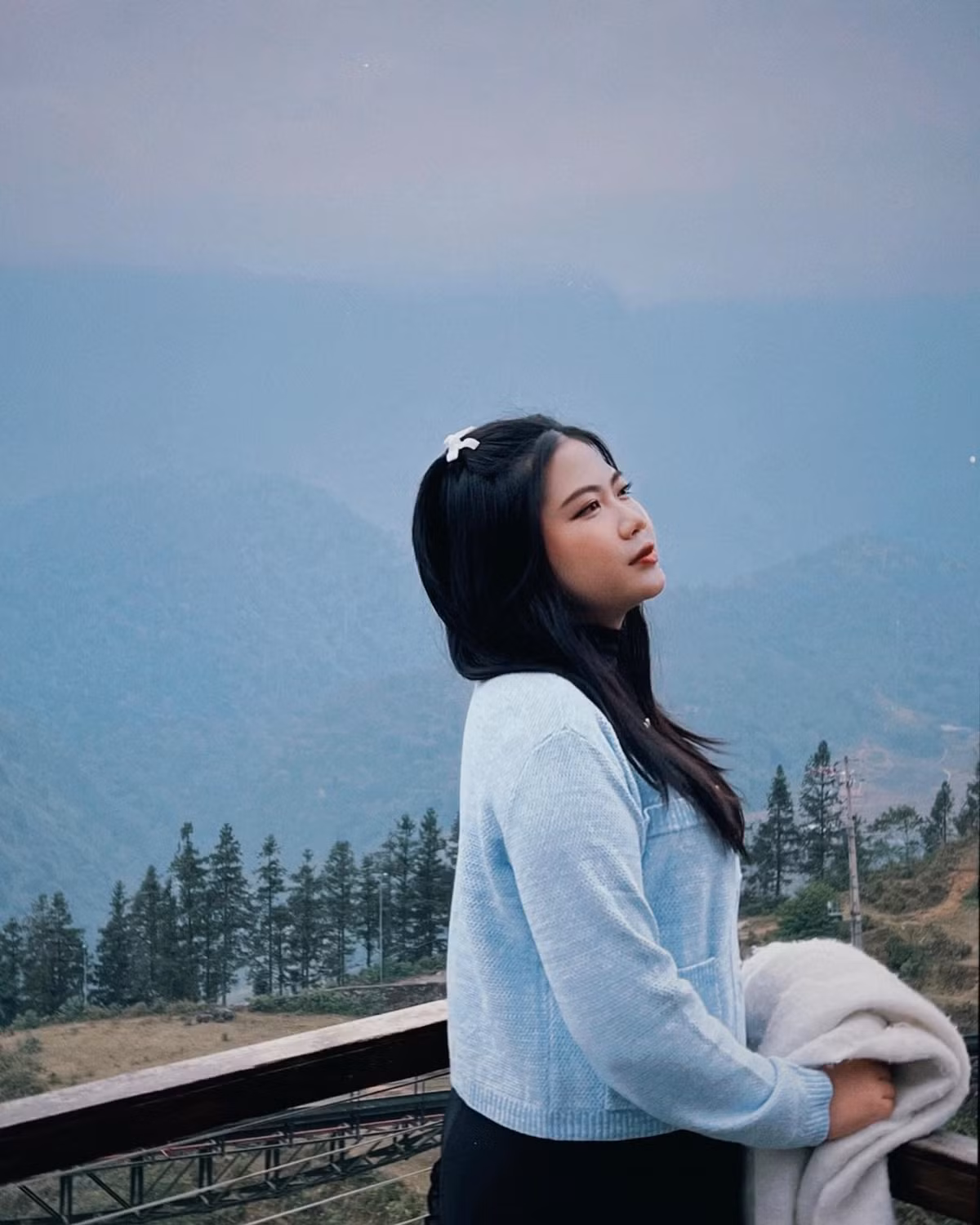 Sau đó, Xoài Phạm còn nhận được nhiều sự chú ý hơn khi trở thành “bản hợp đồng số 1” của PewPew, đầu quân cho công ty của nam streamer và chuyển hướng sang livestream bán hàng.