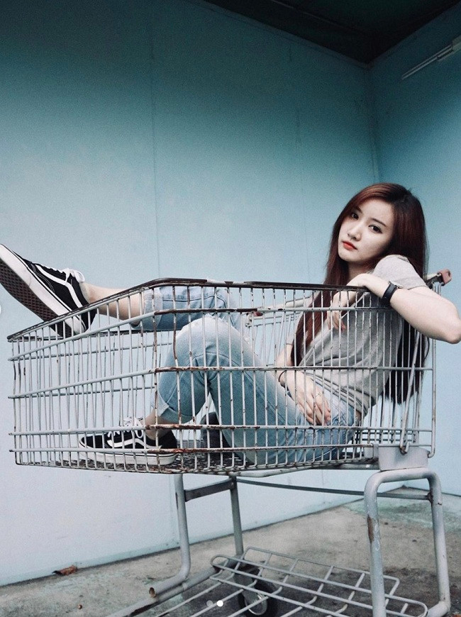 Không chỉ thu hút người đối diện bằng ngoại hình xinh xắn, style của Panda Fonnapha cũng được đánh giá là sành điệu và trẻ trung.