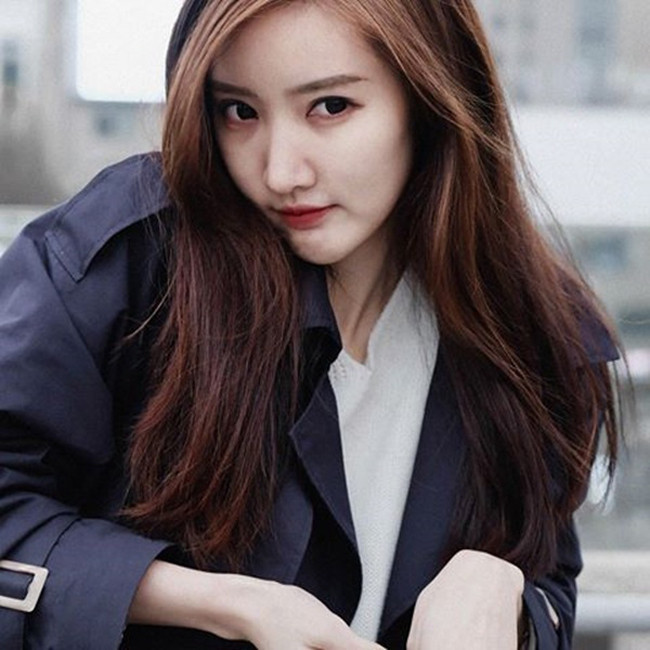 Panda Fonnapha là hotgirl Lào nổi tiếng châu Á vì khuôn mặt dễ thương, trong sáng. Mặc dù mang quốc tịch Lào nhưng Panda Fonnapha lại không sinh sống tại Lào mà hiện tại cô nàng này đang theo học tại Hàn Quốc.