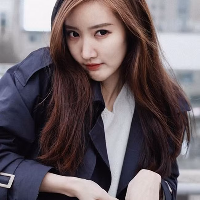 Panda Fonnapha là hotgirl Lào nổi tiếng châu Á vì khuôn mặt dễ thương, trong sáng. Mặc dù mang quốc tịch Lào nhưng Panda Fonnapha lại không sinh sống tại Lào mà hiện tại cô nàng này đang theo học tại Hàn Quốc.