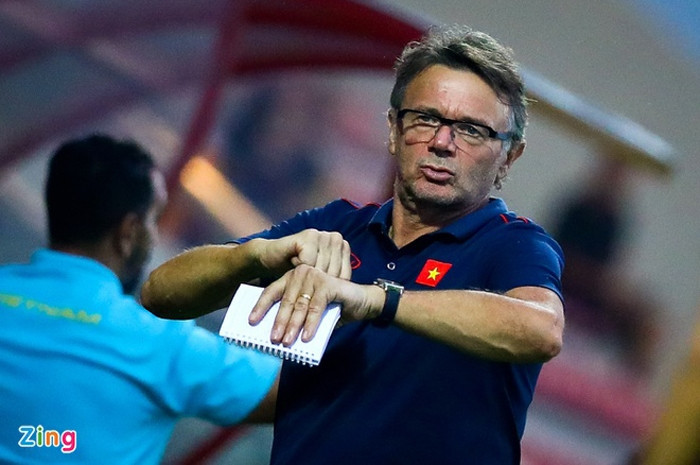 Cửa ải đầu tiên và cũng là màn ra mắt của ông thầy người Pháp đã qua, với Doha Cup không thành công, nên áp lực đang dồn vào cả SEA Games 32 và Asiad diễn ra ở Trung Quốc vào tháng 9 tới. Ảnh: Zing