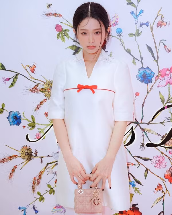 Thực tế, đây không phải là lần đầu tiên Linh Ka khiến nhiều người xuýt xoa vì nhan sắc nổi bật của mình. Nếu ai thường xuyên theo dõi trang cá nhân của cô sẽ thấy những hình ảnh “chất lượng cao” được cập nhật liên tục.